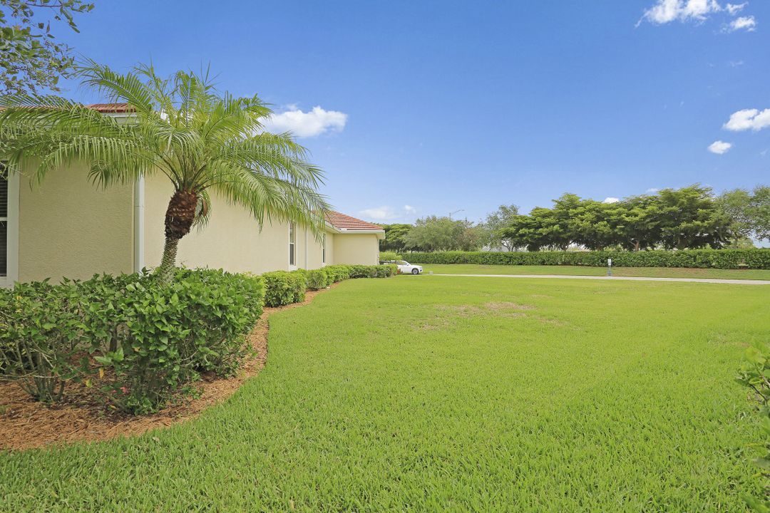 2548 Ashbury Cir, Cape Coral, FL 33991