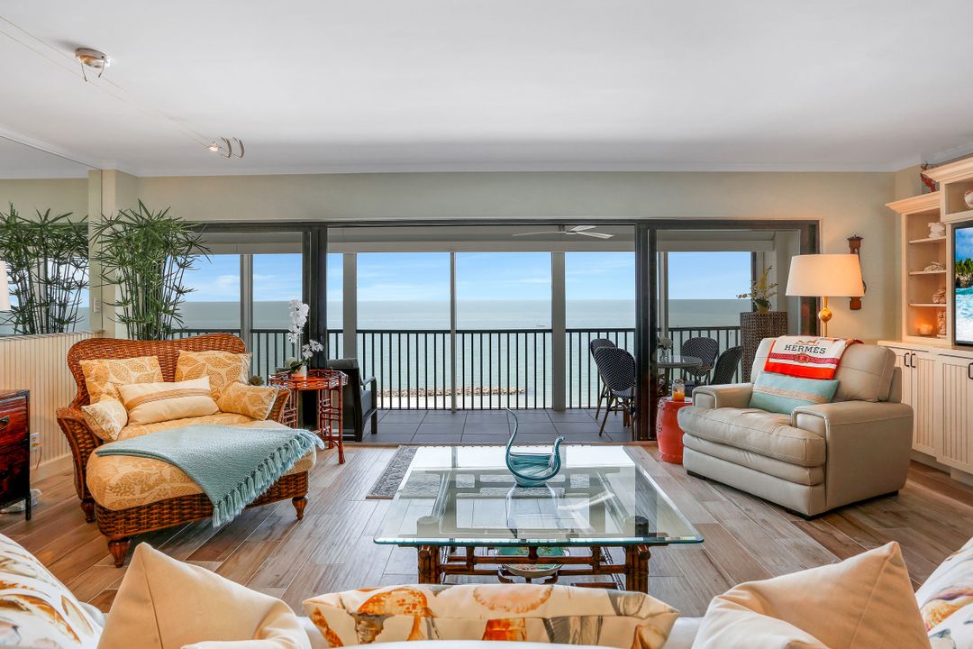 2171 Gulf Shore Blvd N #702, Naples, FL 34102