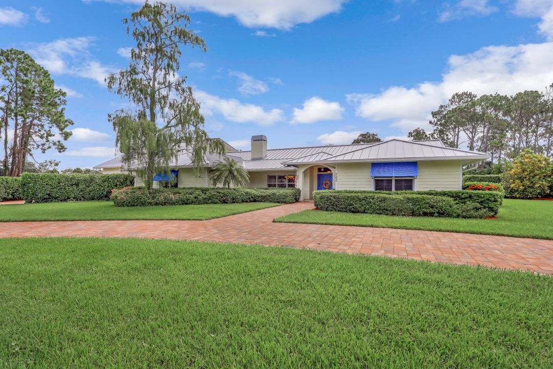 762 Hickory Rd, Naples, FL 34108