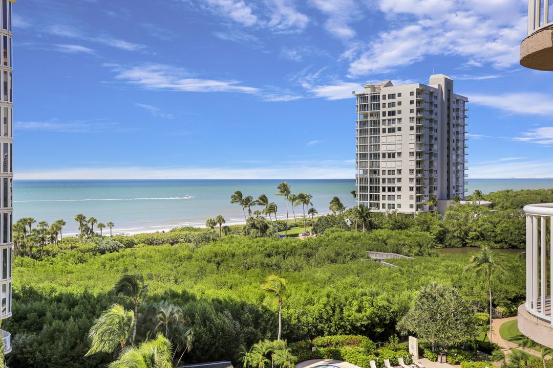 40 Seagate Dr #501, Naples, FL 34103