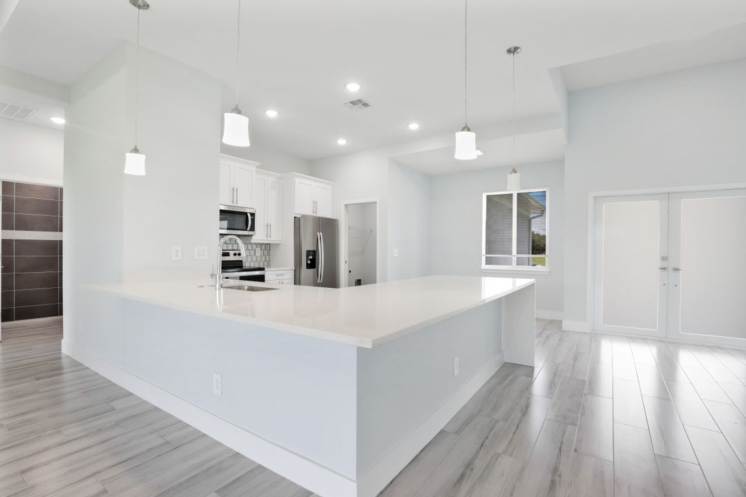 1334 SW Santa Barbara Pl, Cape Coral, FL 33991