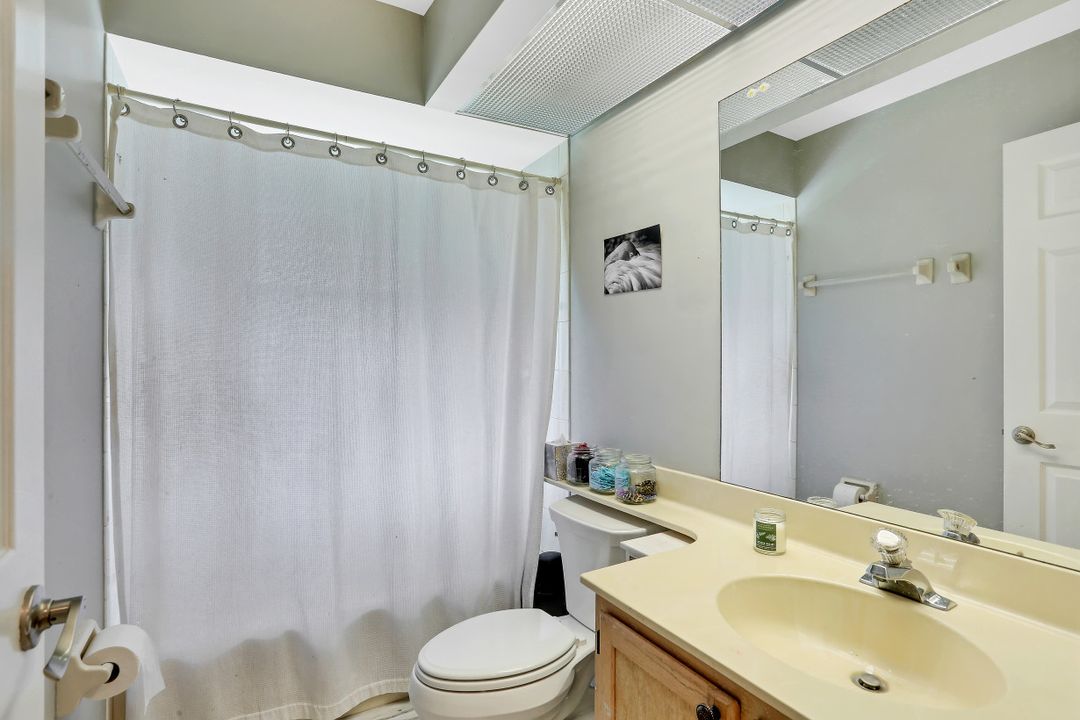 7359 Stonegate Dr, Naples, FL 34109