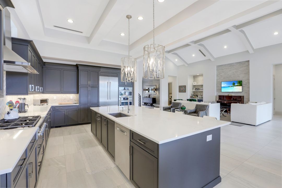 16373 Corsica Way, Naples, FL 34110