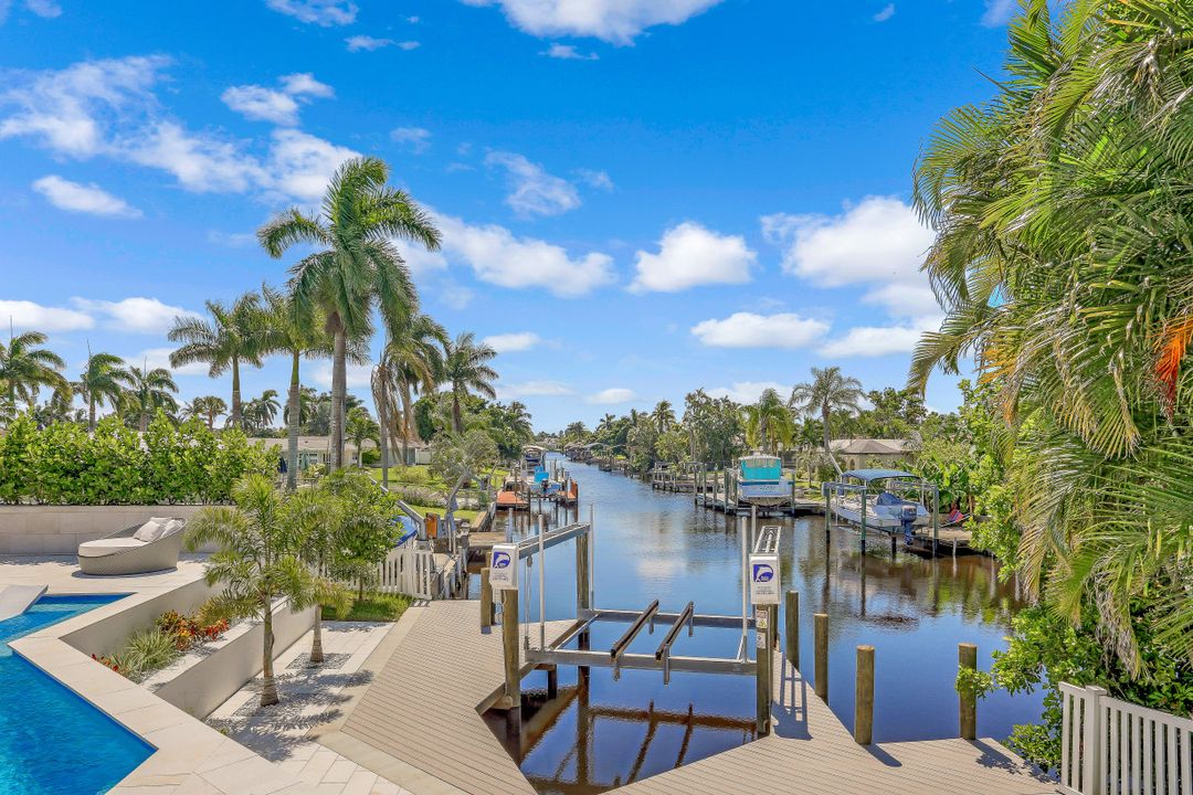 5302 Malaluka Ct, Cape Coral, FL 33904