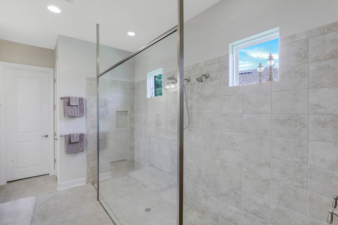 9618 Campanile Cir, Naples, FL 34114