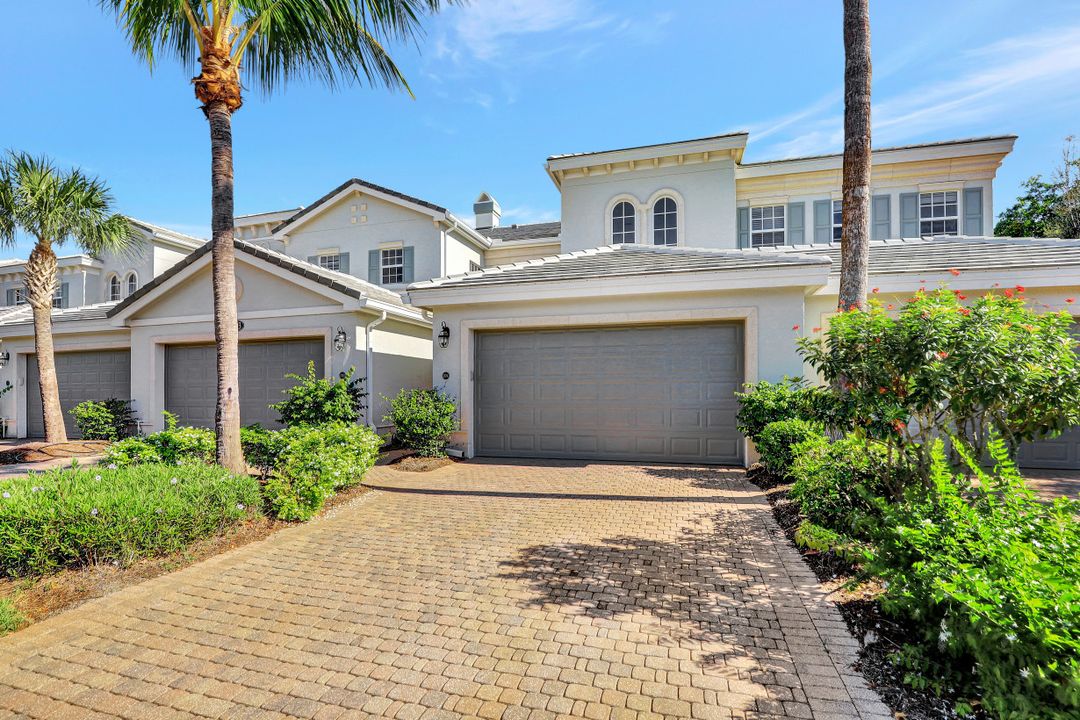 9243 Tesoro Ln #204, Naples, FL 34114