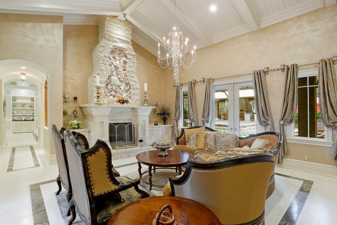 5610 Bur Oaks Ln, Naples, FL 34119