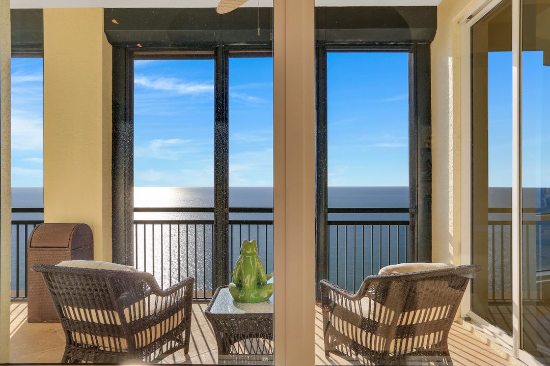 81 Seagate Dr #2001, Naples, FL 34103