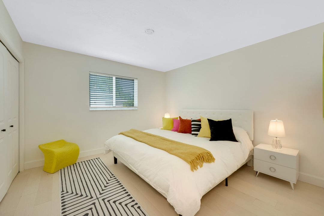 70 Thorncrest Ln, Naples, FL 34113