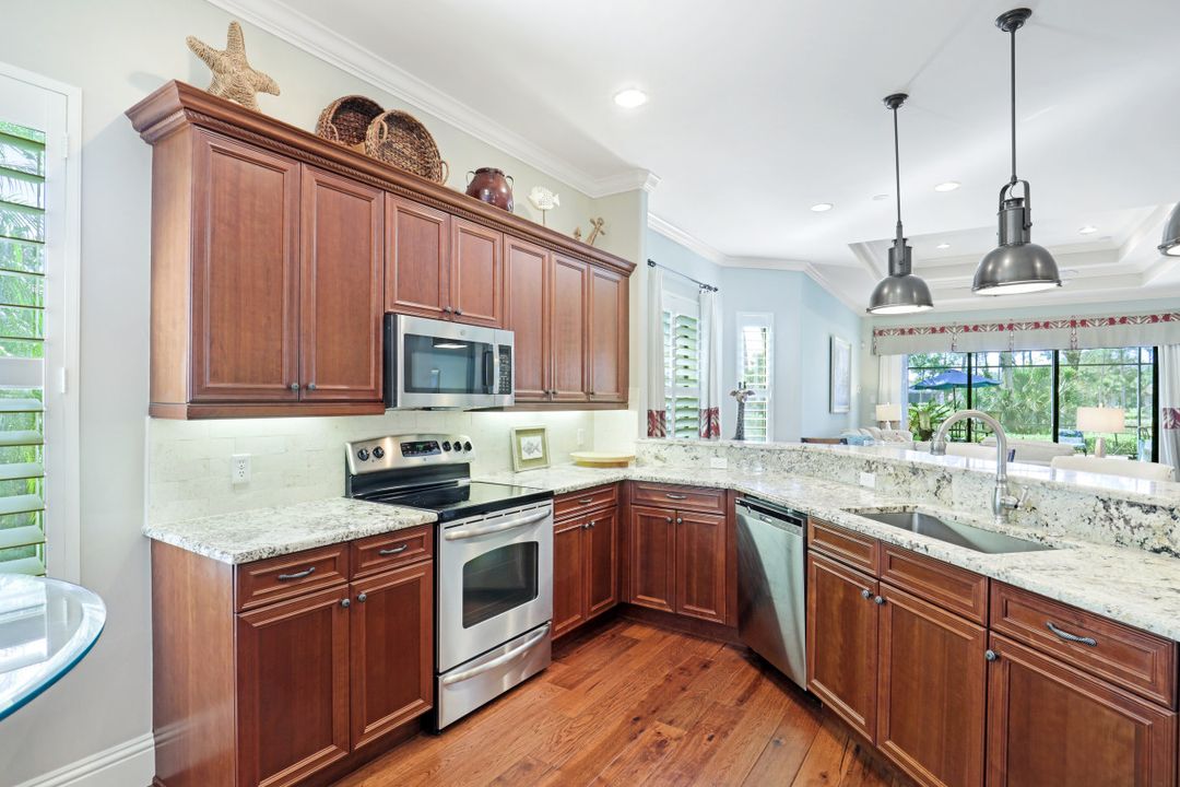 7599 Moorgate Point Way, Naples, FL 34113