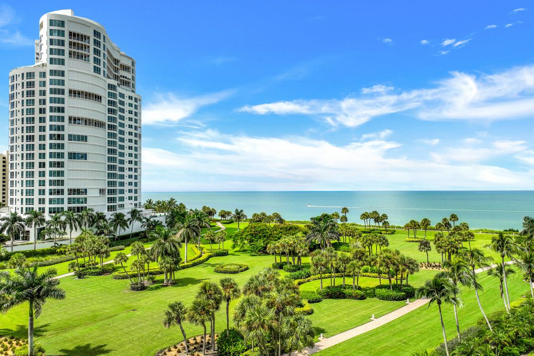 4255 Gulf Shore Blvd N #206, Naples, FL 34103