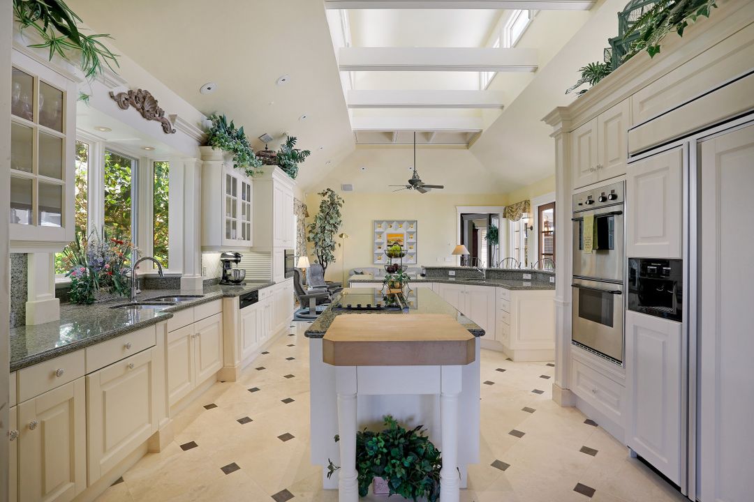 185 Cheshire Way, Naples, FL 34110