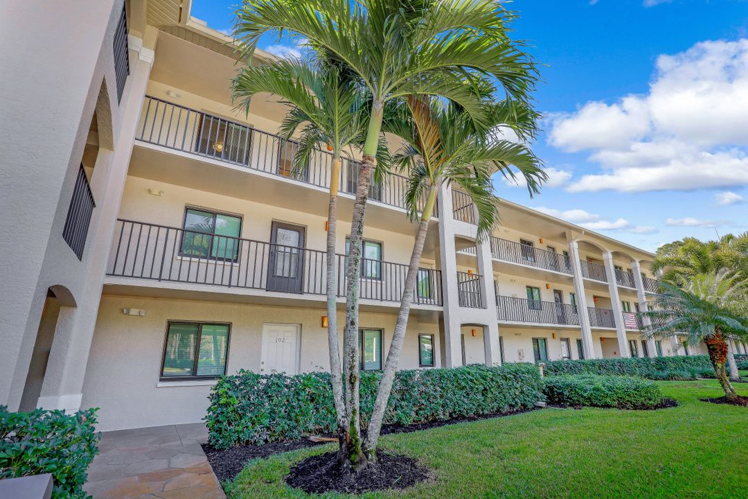 5784 Deauville Cir #B-302, Naples, FL 34112