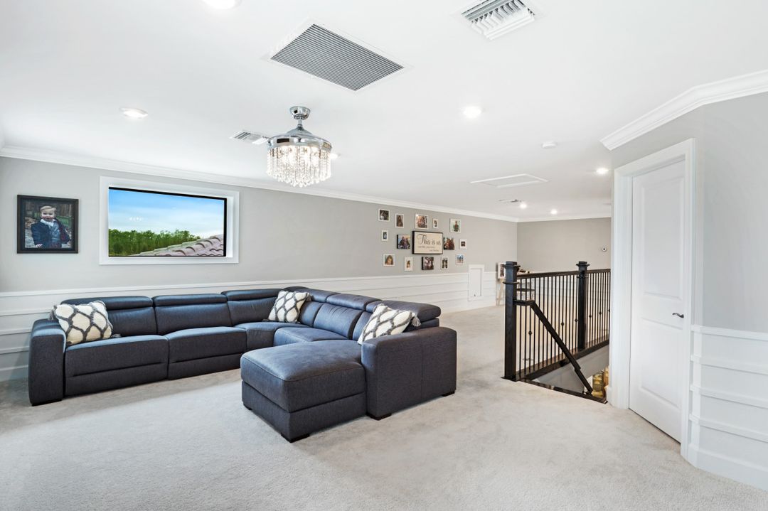 19617 Waterman Ct, Miromar Lakes, FL 33913