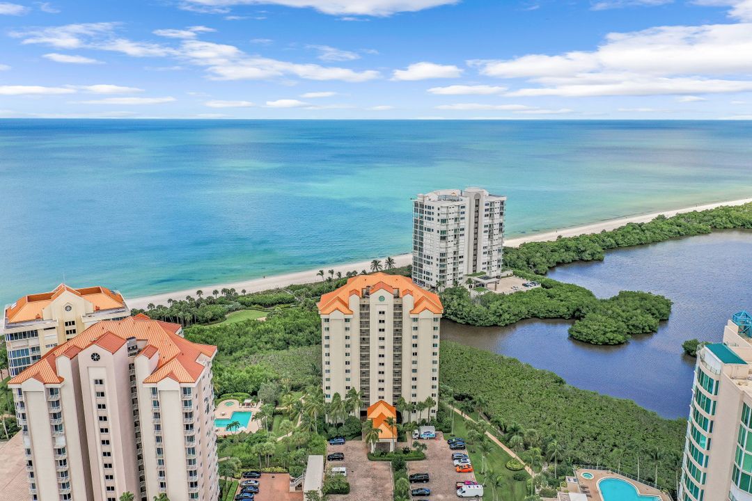 50 Seagate Dr #104, Naples, FL 34103