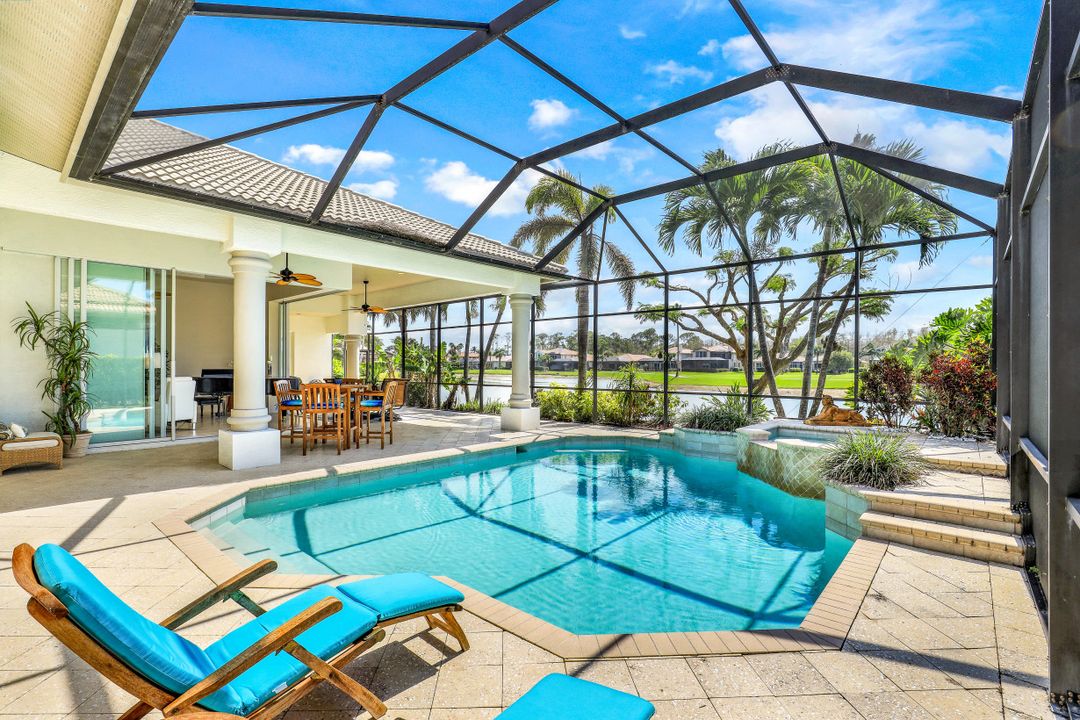 5958 Amberwood Dr, Naples, FL 34110