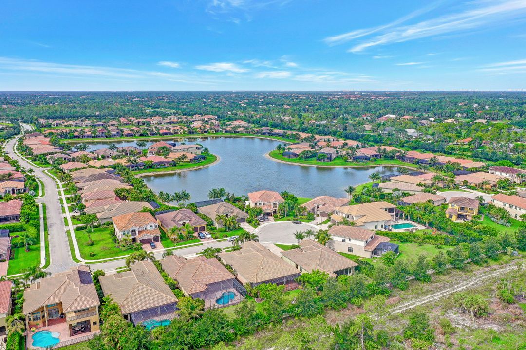 3987 Bering Ct, Naples, FL 34119