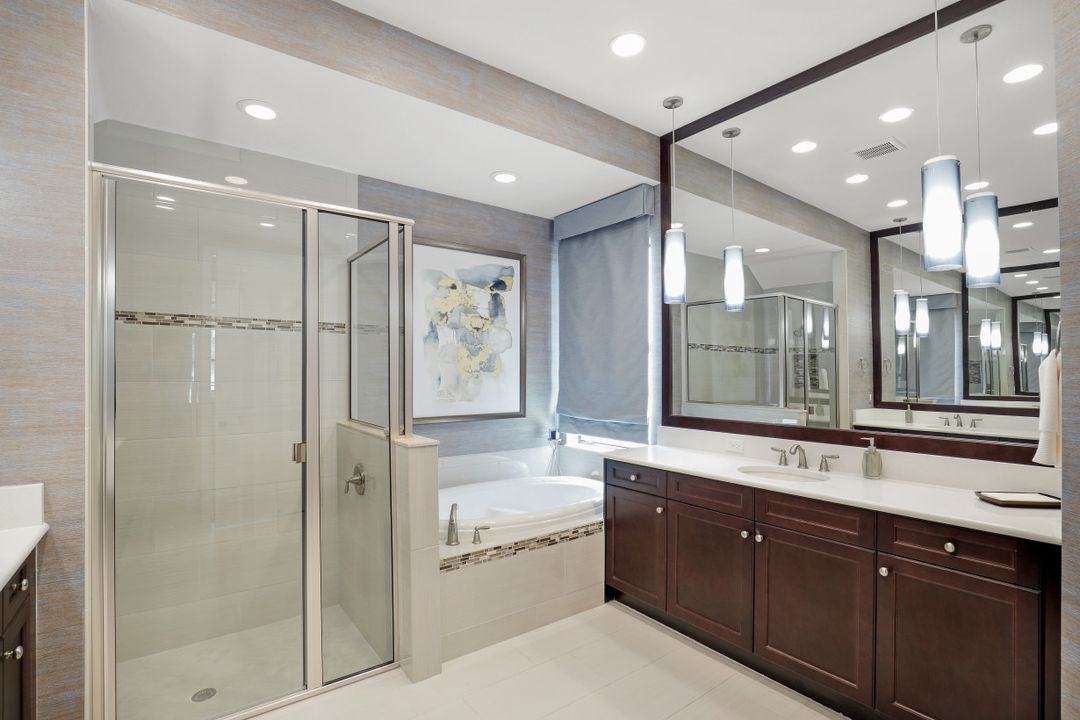 13719 Luna Dr, Naples, FL 34109