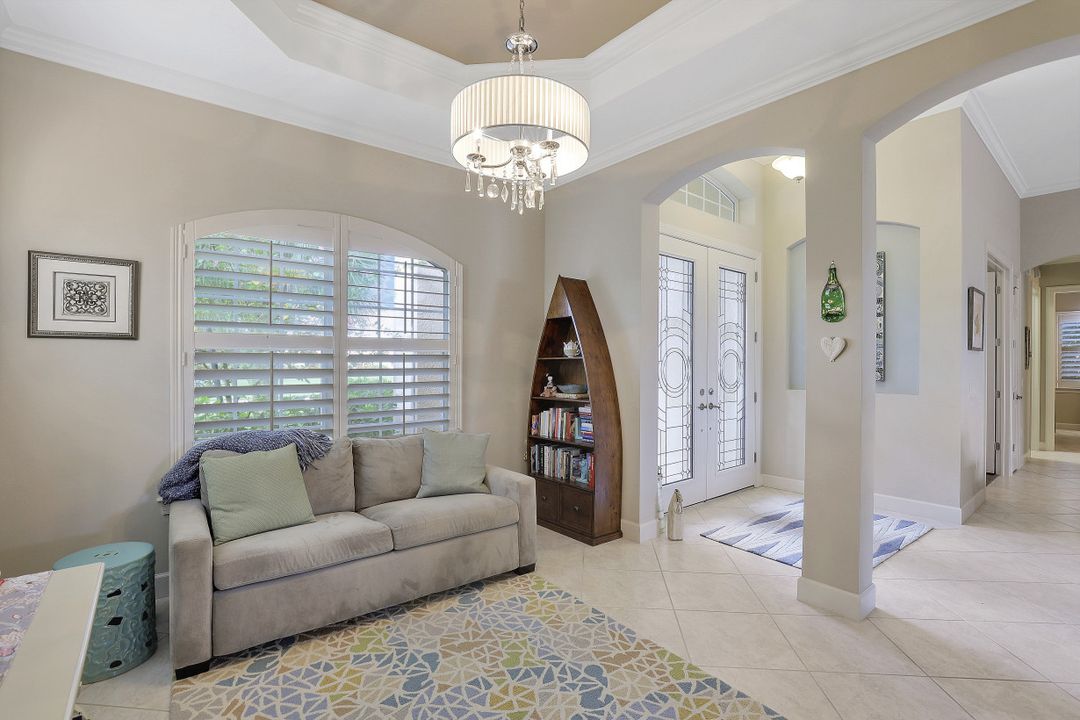 9091 Graphite Cir, Naples, FL 34120