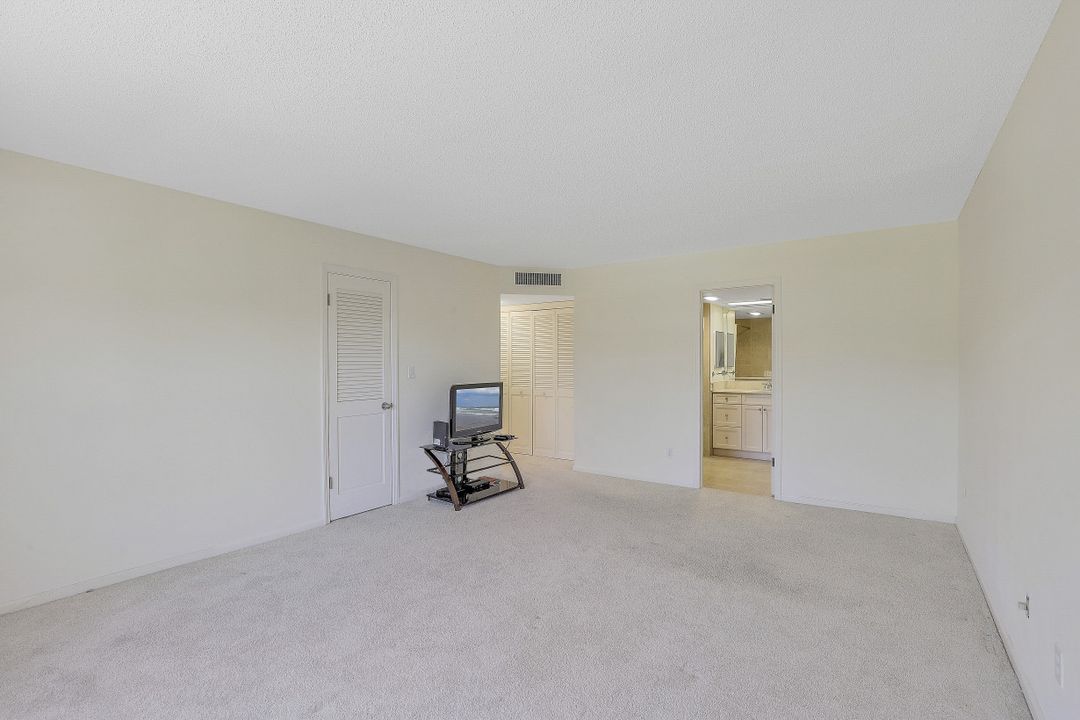 1900 Gulf Shore Blvd N #201, Naples, FL 34102