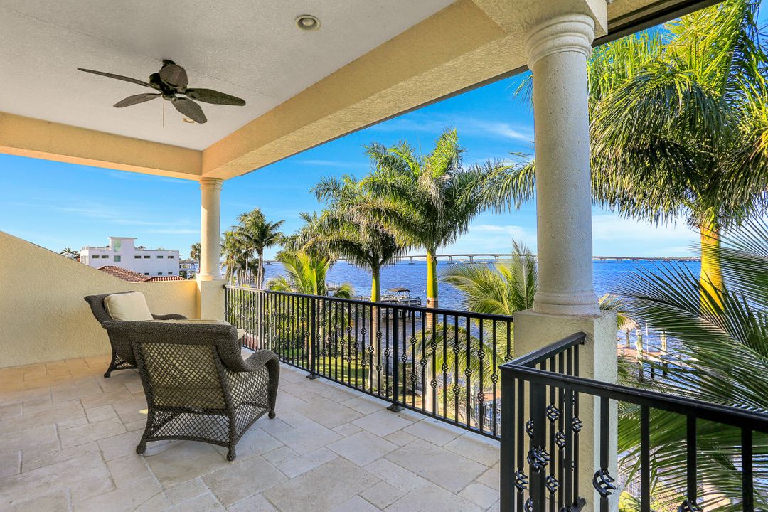 3944 W Riverside Dr, Fort Myers, FL 33901