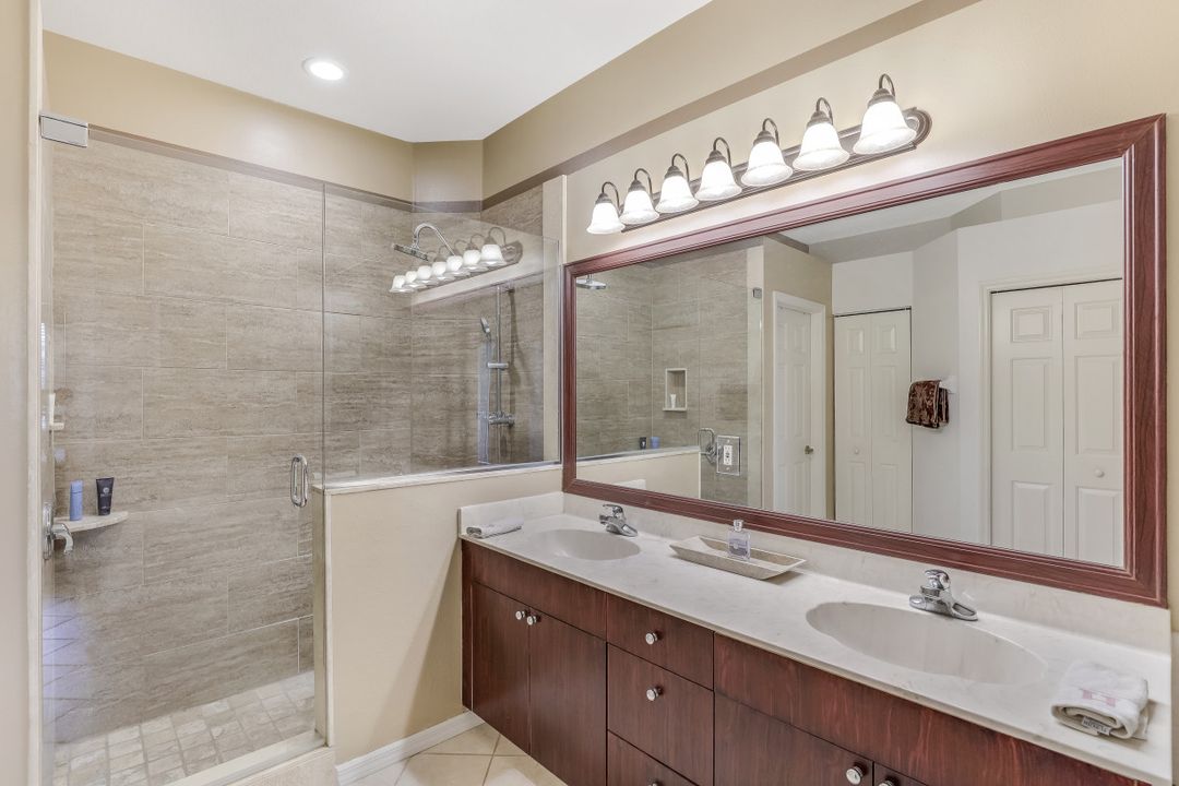 8546 Silk Oak Ln, Naples, FL 34119