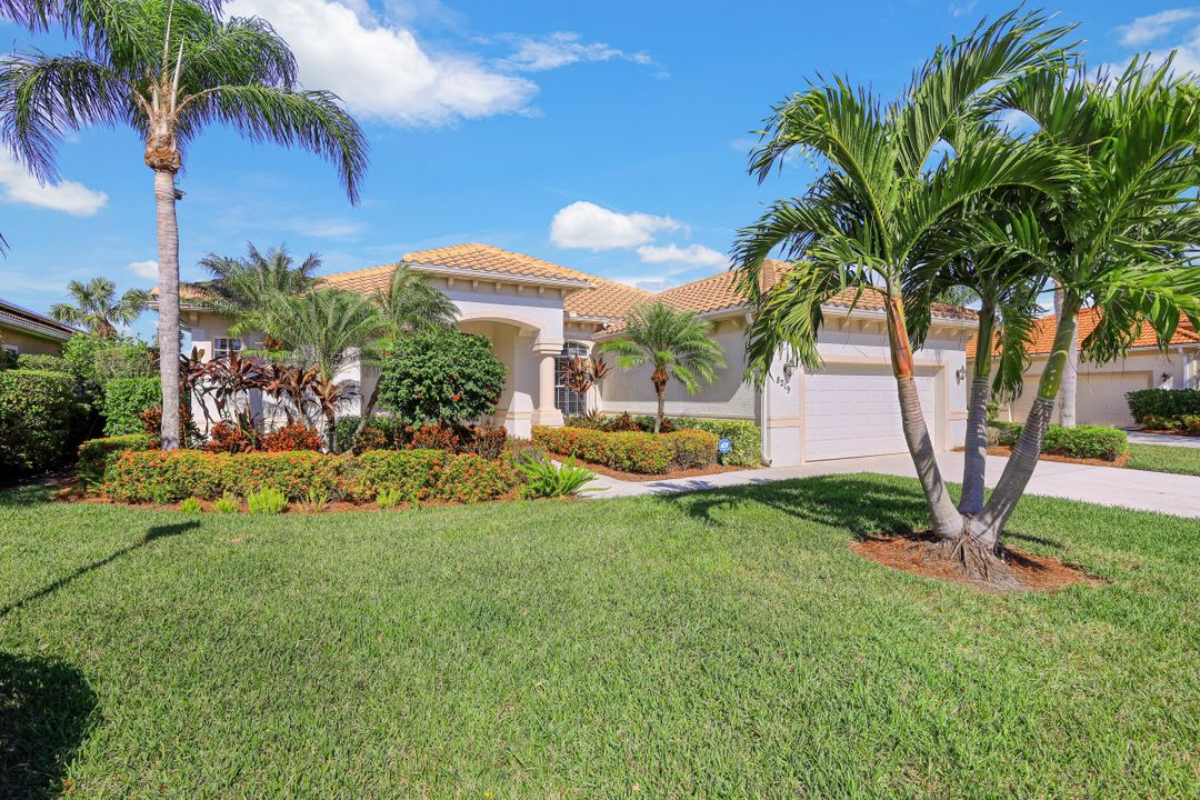8219 Potomac Ln, Naples, FL 34104