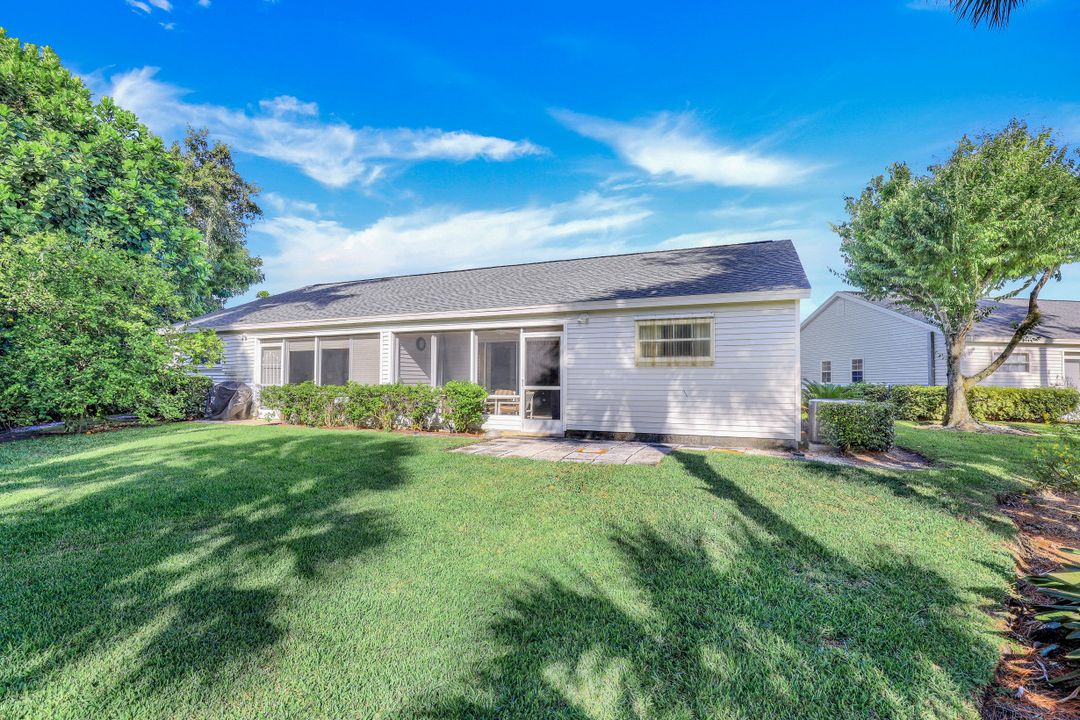 122 Quail Forest Blvd #11, Naples, FL 34105