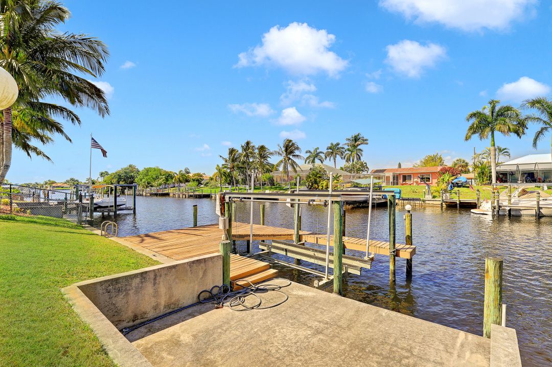 1121 SE 21st St, Cape Coral, FL 33990