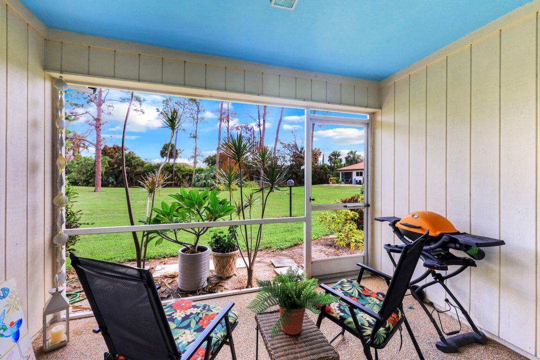 1079 Pine Isle Ln, Naples, FL 34112