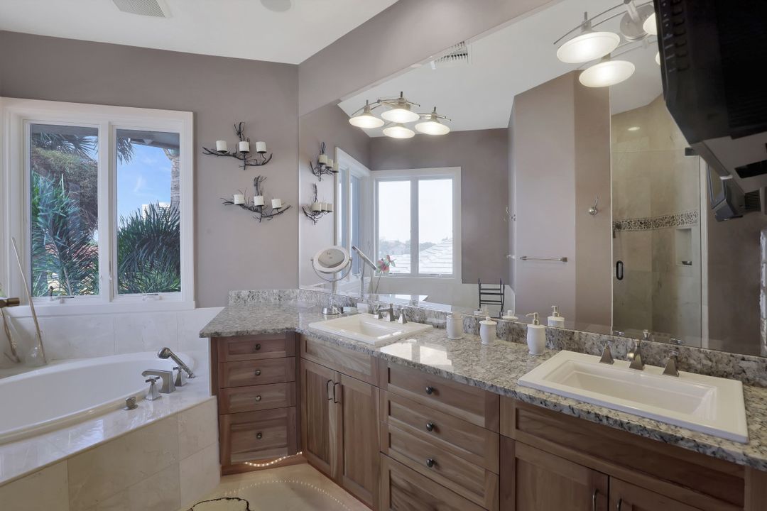 940 Tulip Ct, Marco Island, FL 34145