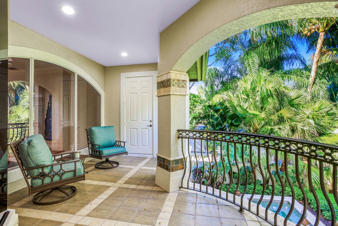 33 3rd St S, Naples, FL 34102