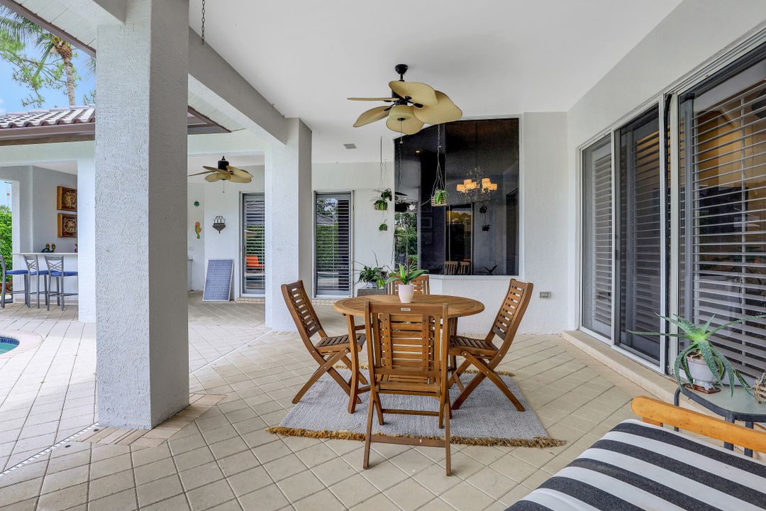 9925 Clear Lake Cir, Naples, FL 34109