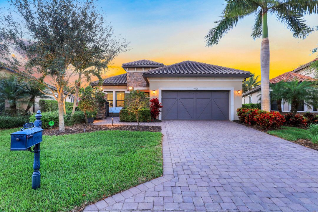 9524 Mussorie Ct, Naples, FL 34114