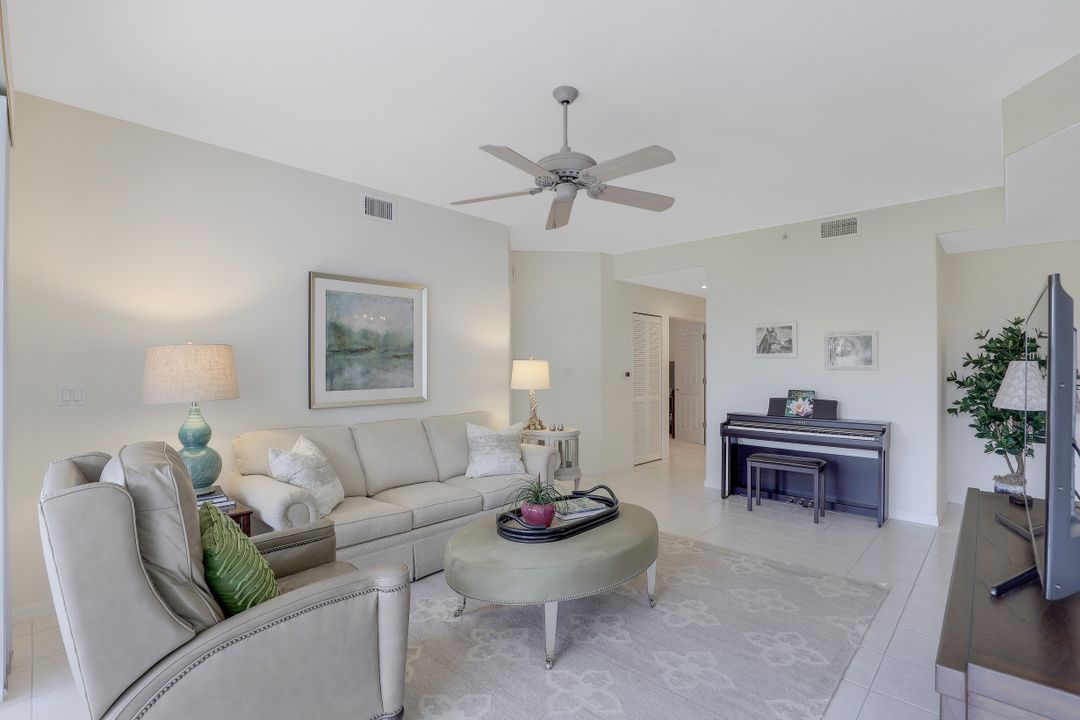 2140 Arielle Dr #407, Naples, FL 34109