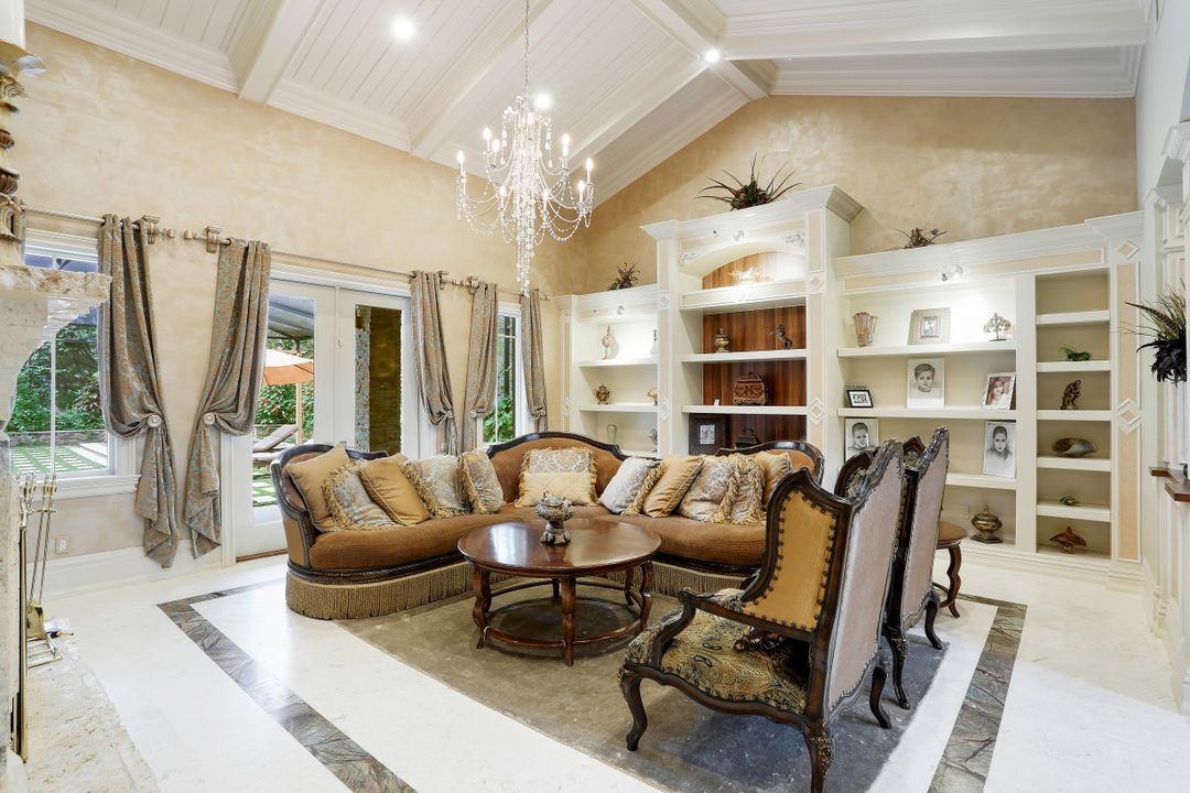 5610 Bur Oaks Ln, Naples, FL 34119