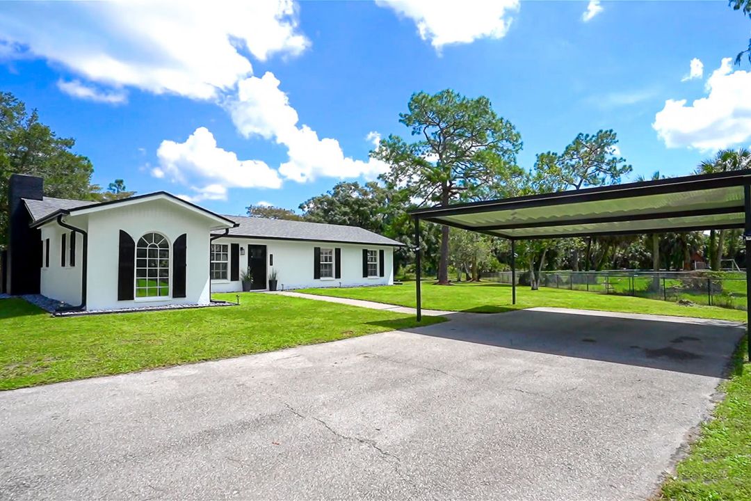 140 5th St NW, Naples, FL 34120