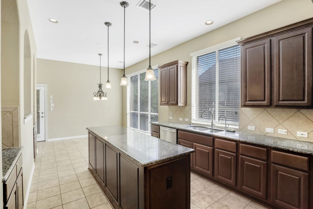 5327 Heath River Ln, Sugar Land, TX 77479
