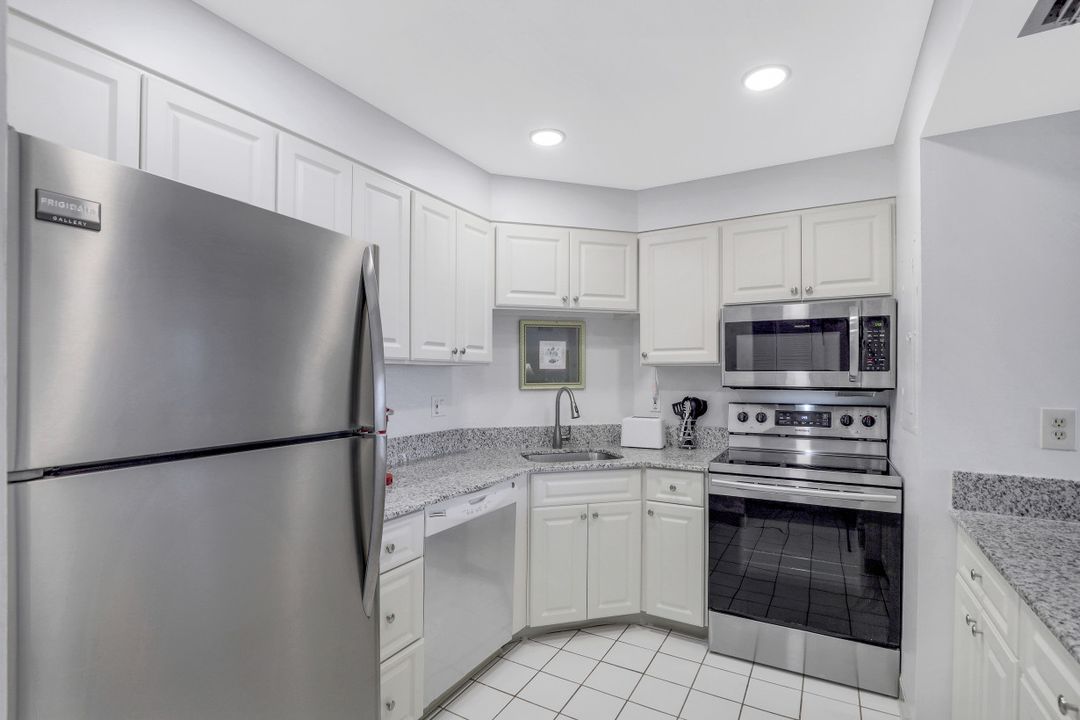 5 Bluebill Ave #810, Naples, FL 34108