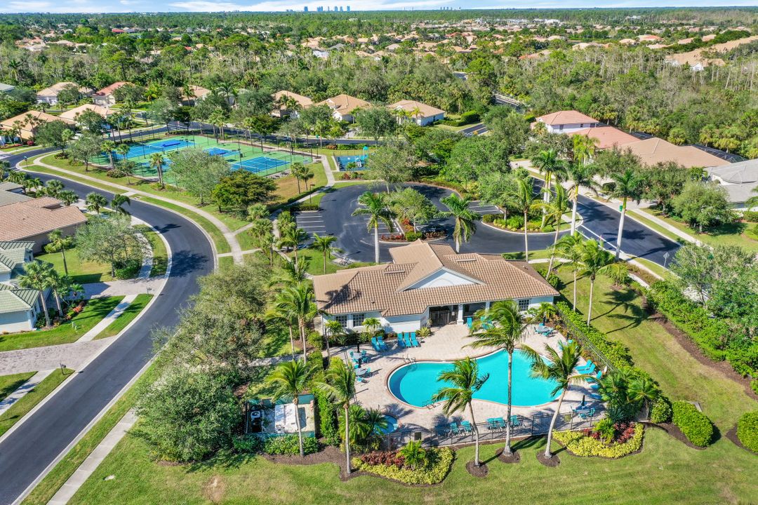 16156 Parque Ln, Naples, FL 34110