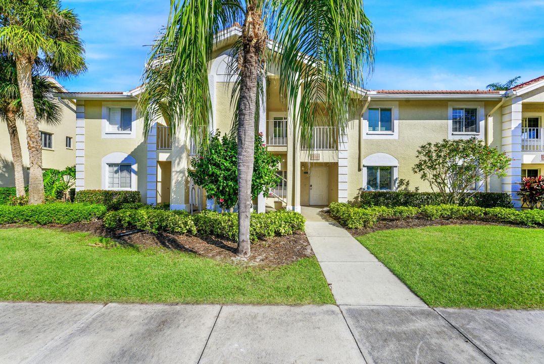 7797 Esmeralda Way #K-102, Naples, FL 34109