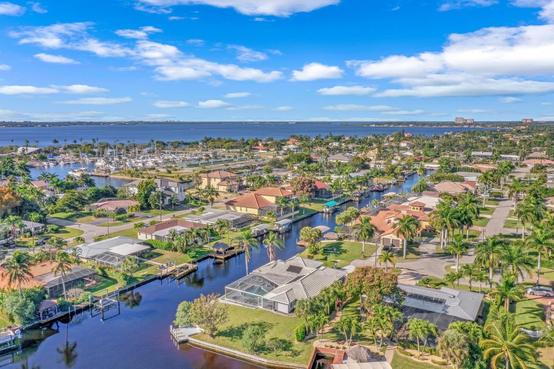 1144 Lincoln Ct, Cape Coral, FL 33904