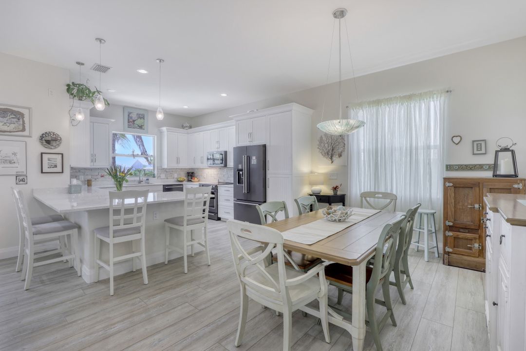 147 San Salvador St, Naples, FL 34113