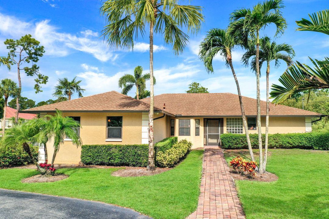 1941 Oakes Blvd, Naples, FL 34119