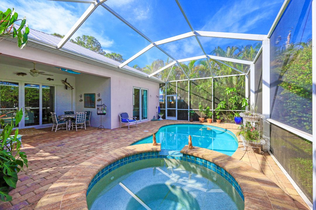 721 93rd Ave N, Naples, FL 34108