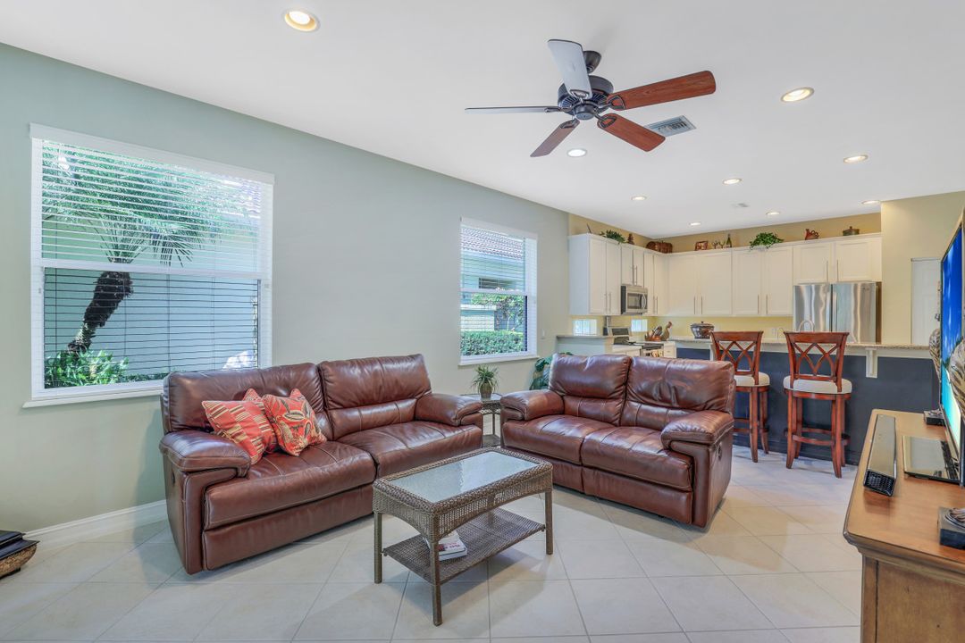 1916 Tarpon Bay Dr N, Naples, FL 34119