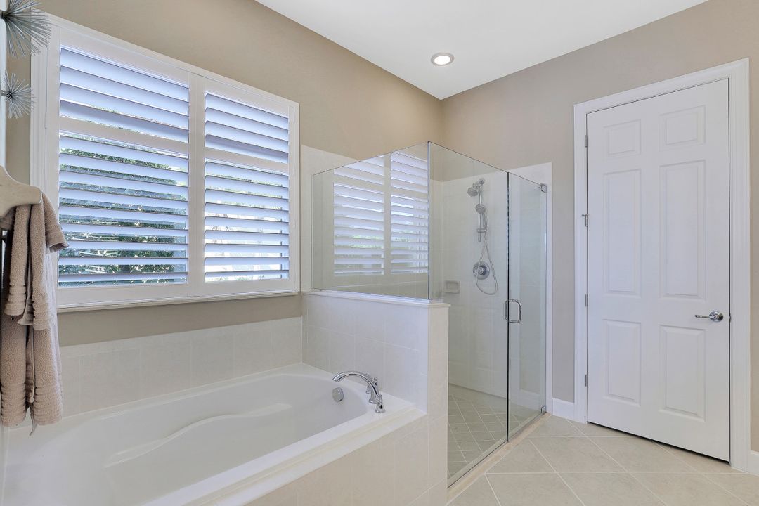8961 Quarry Dr, Naples, FL 34120
