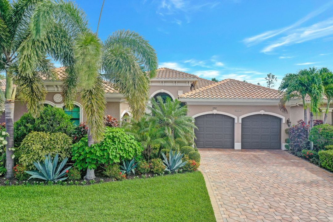 3987 Bering Ct, Naples, FL 34119
