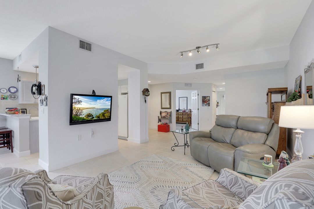 6864 Ascot Dr #102, Naples, FL 34113