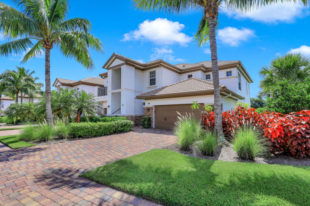 8036 Players Cove Dr #102, Naples, FL 34113